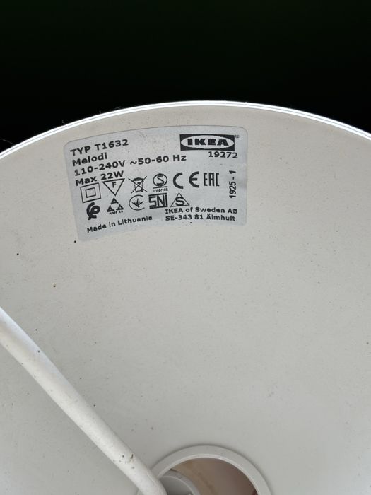 Biala lampa IKEA