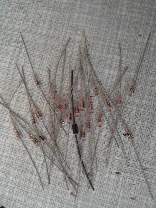 Dioda stabilizacyjna, krzemowa, dyfuzyjna BAP 816 LATA 70'te