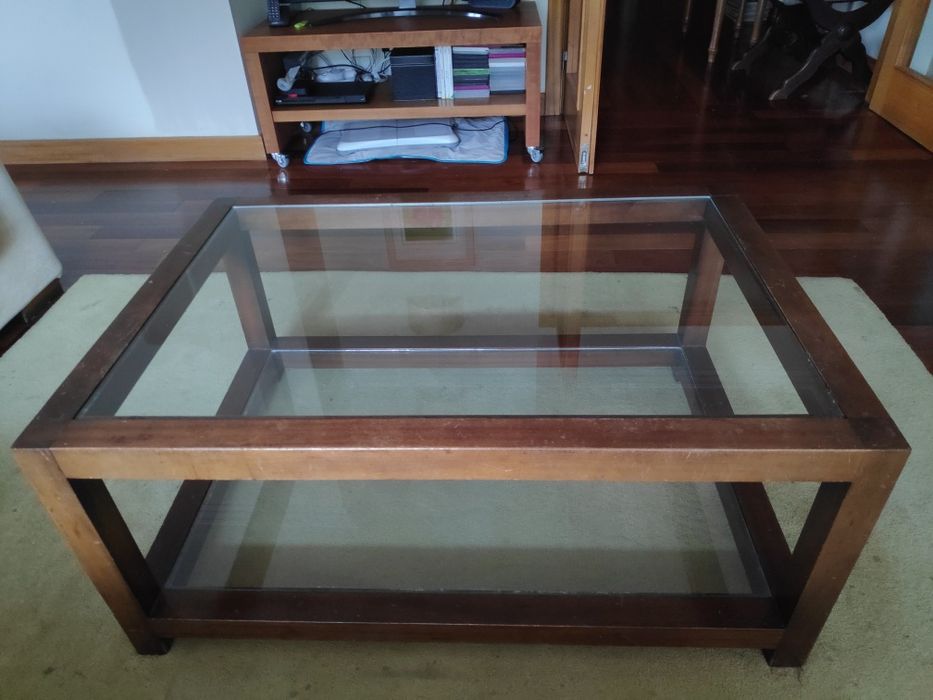 Mesa de centro em madeira maciça