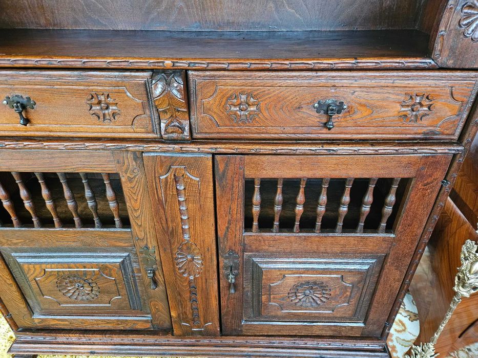 Móvel muito antigo em madeira maciça - óptimo estado geral