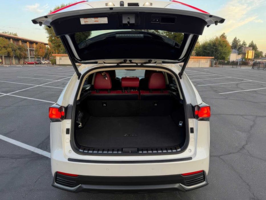 Lexus NX Hybrid 300h      2018