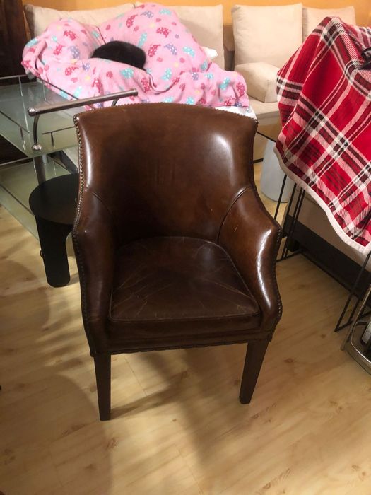 Sprzedam 3 stoły z krzesłami barek szklany fotel skórzany