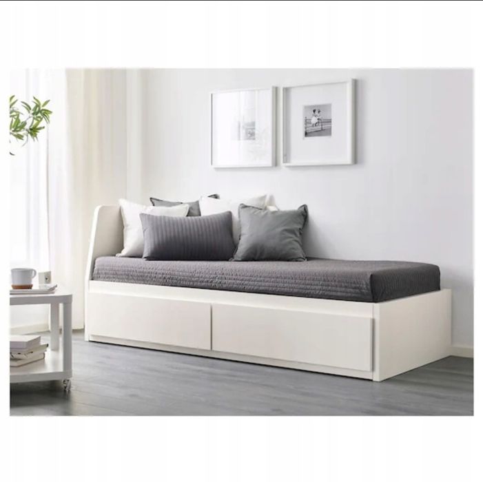 Łóżko rozkładane z szufladami Ikea z materacami i ochraniaczami na mat