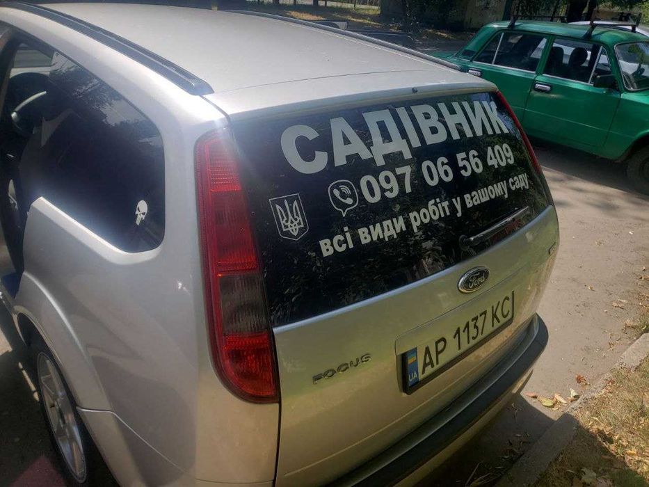 Реклама на авто |наклейки на замовлення| логотипи| білий текст на скло