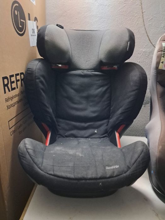 20€ Vendo cada cadeira bebé, de carro, usadas.