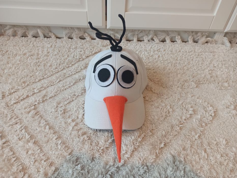 Czapka z daszkiem Olaf