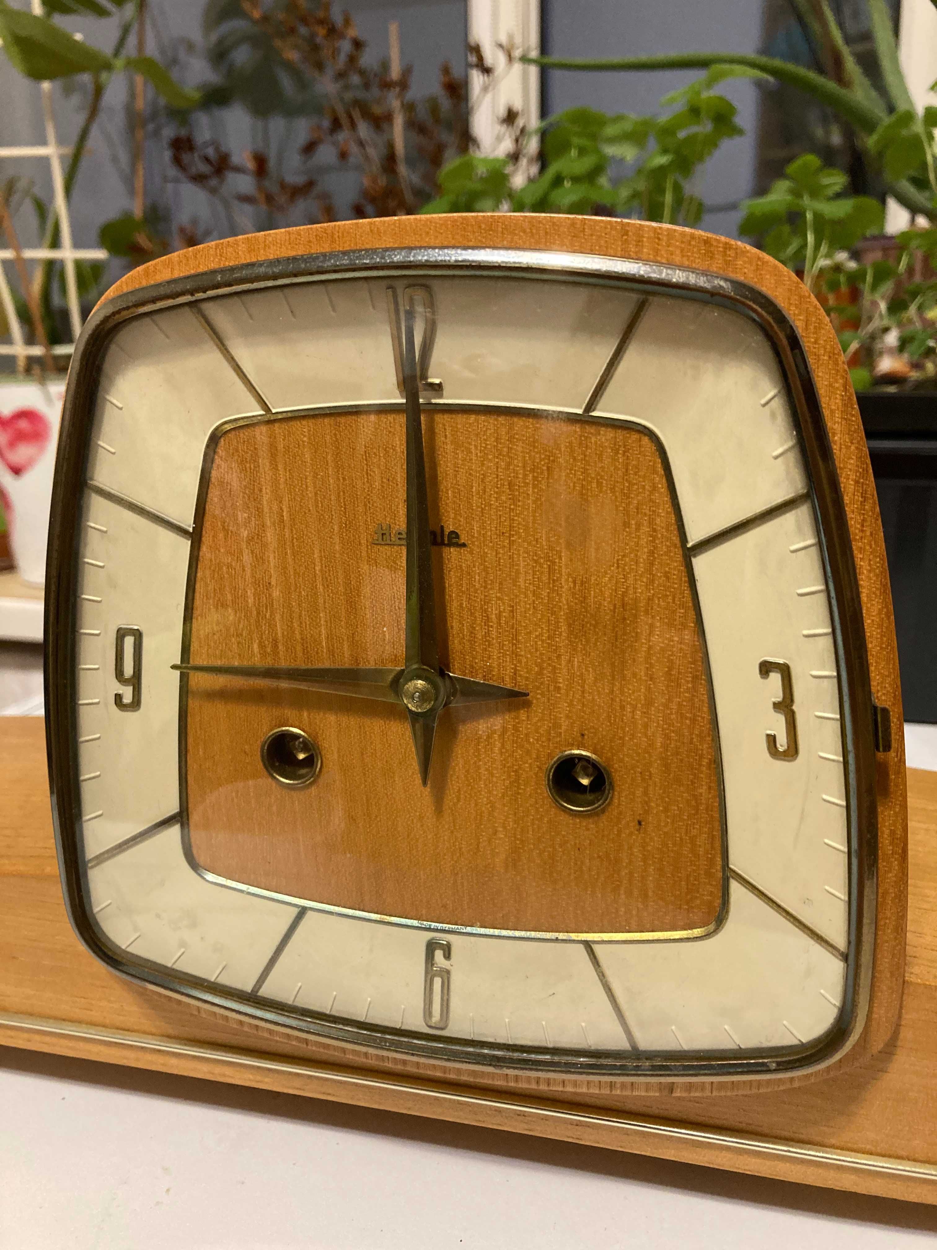 Zegar kominkowy niemieckiej firmy Hermle z lat 70.