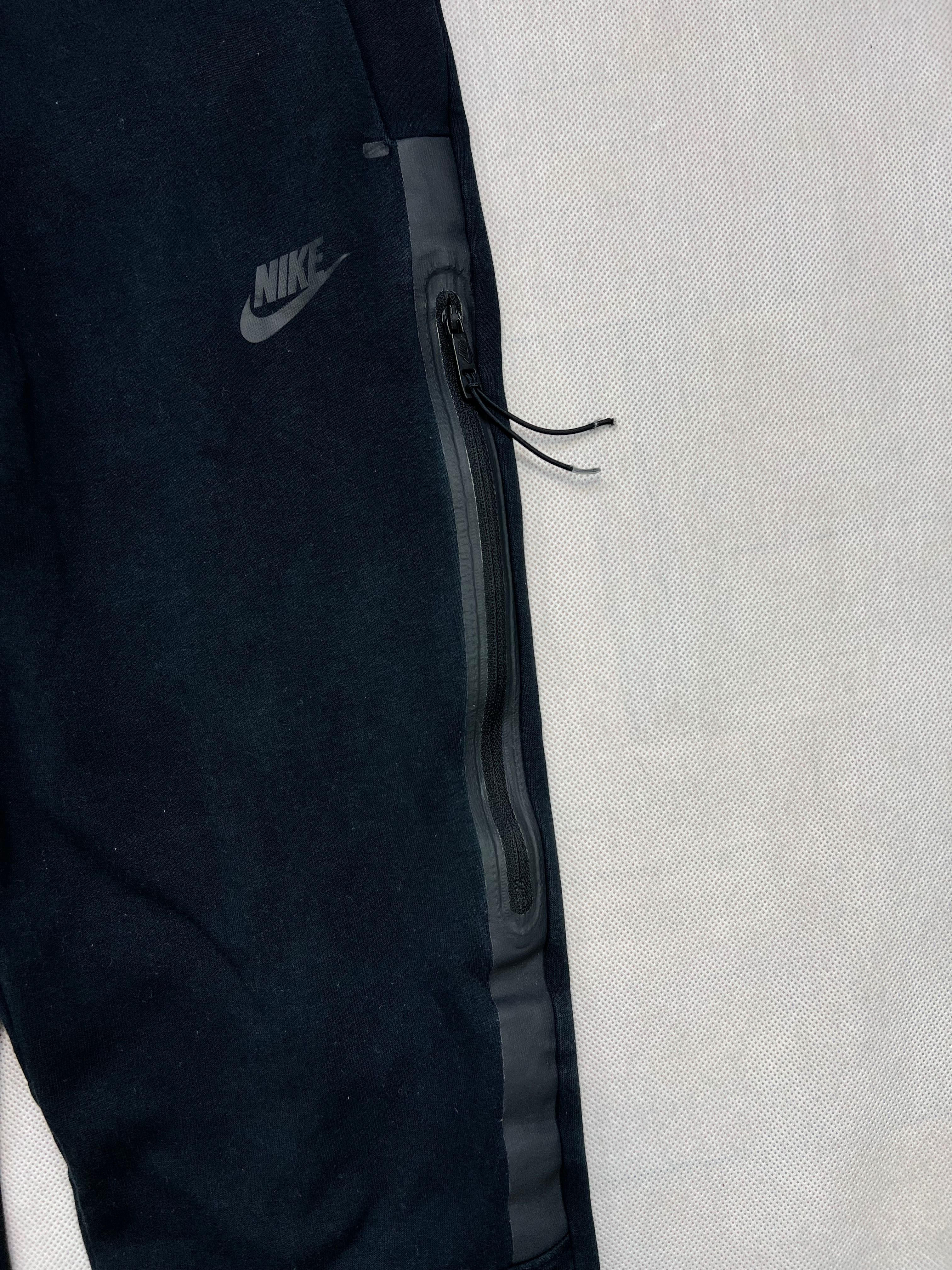 Spodnie Nike Tech Fleece Black Logo