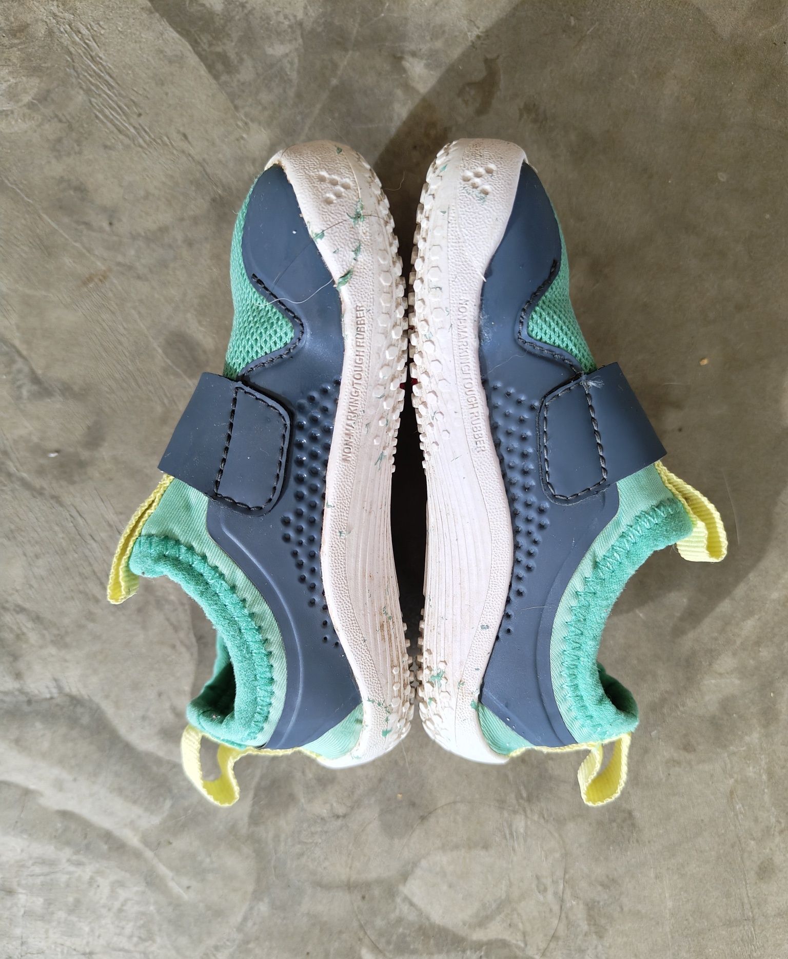 Sapatilhas Vivobarefoot 21 e Sandália Zeazoo 22/23