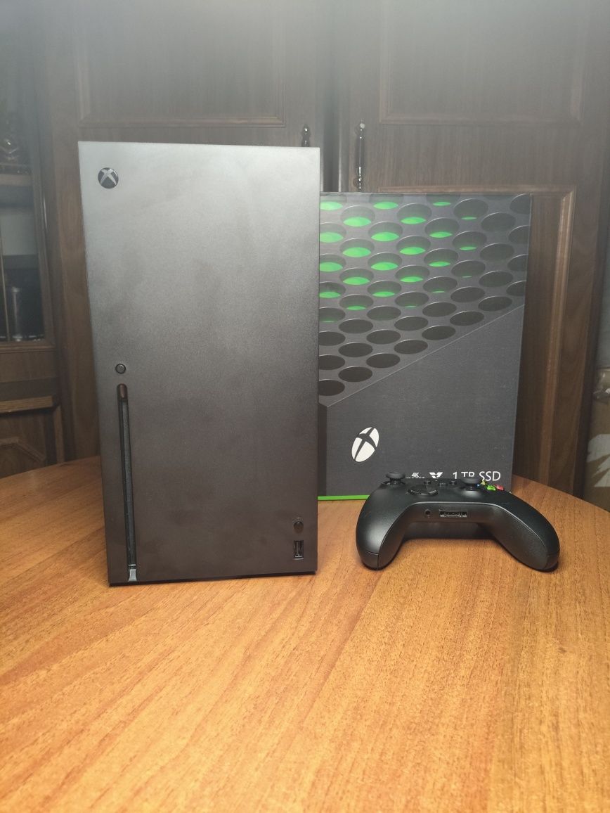 Продам новий Xbox Series X с (акаунтом)