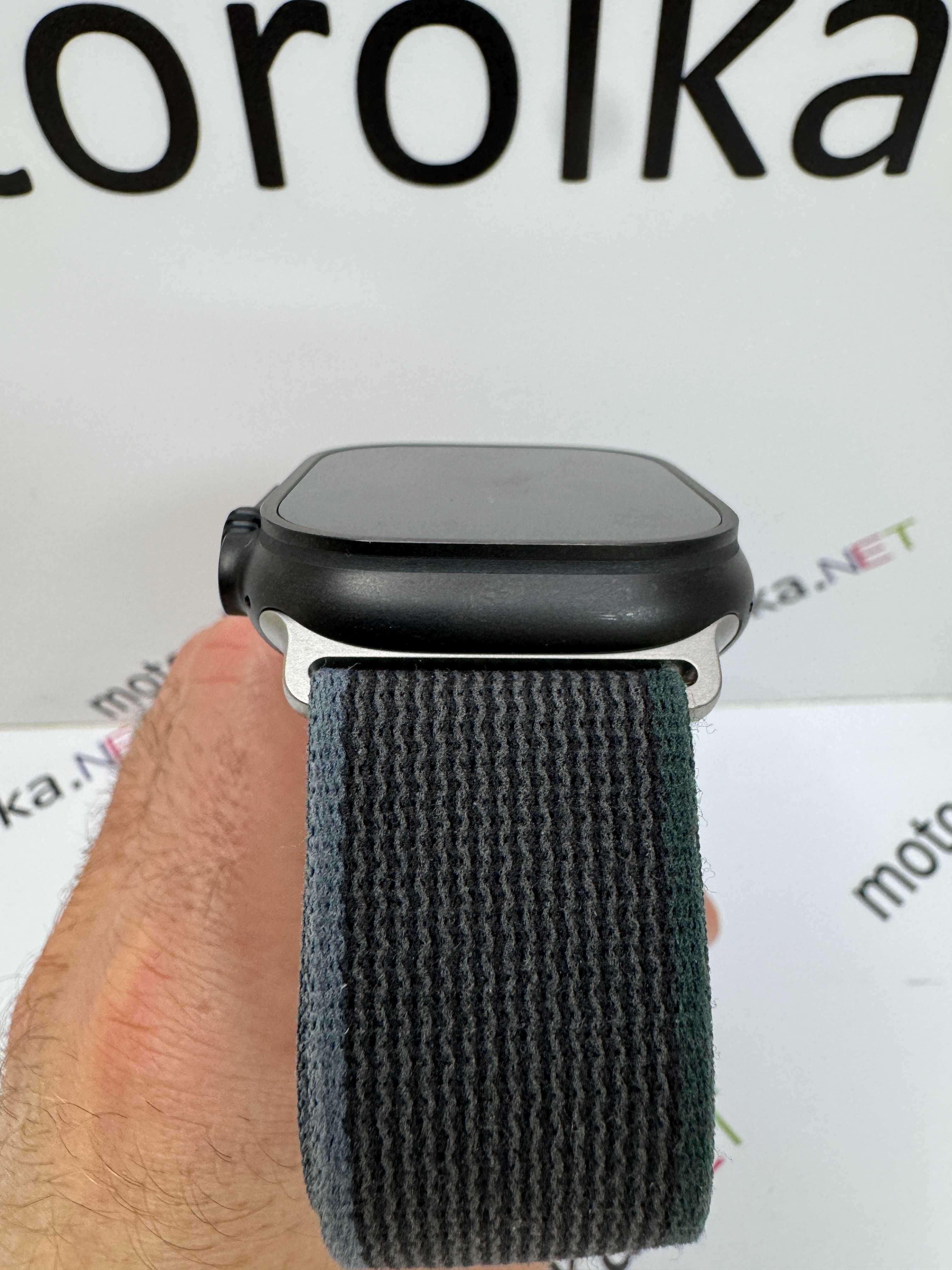 Apple Watch Ultra 2 49mm Black Titanium Case with Black Trail Loop