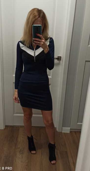 Sukienka dopasowana sportowy styl