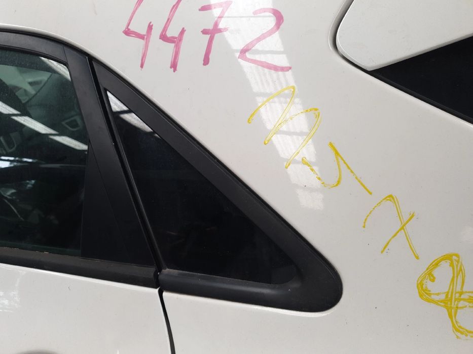 Vidro do painel trás esquerdo HYUNDAI i30 (GD)