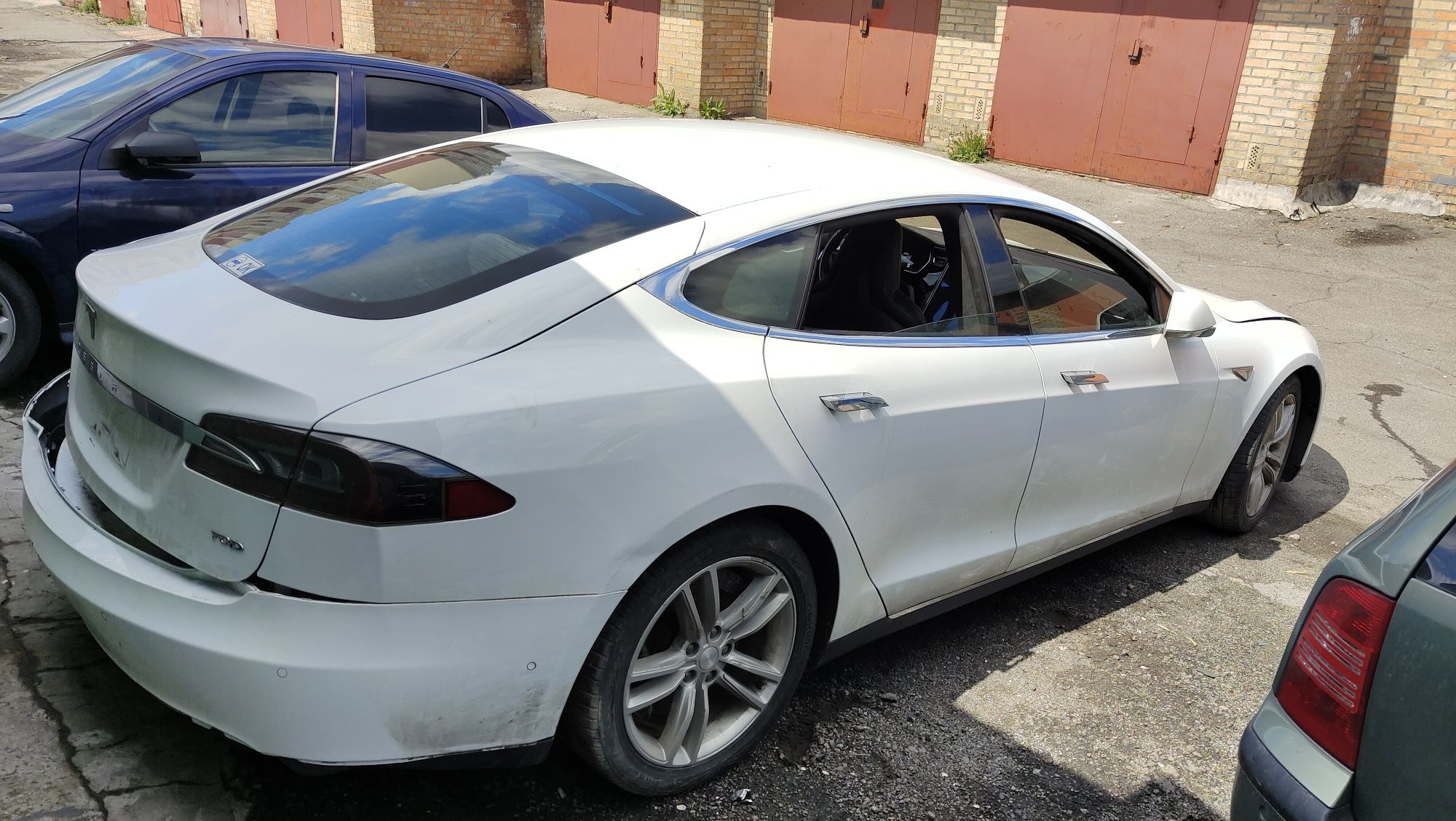 Продам двери tesla s