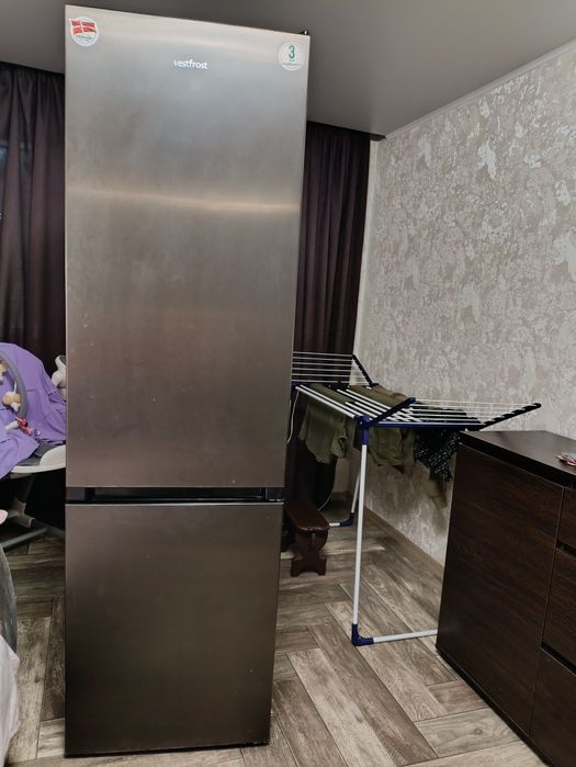 Продам холодильник, потребує заміни компресора