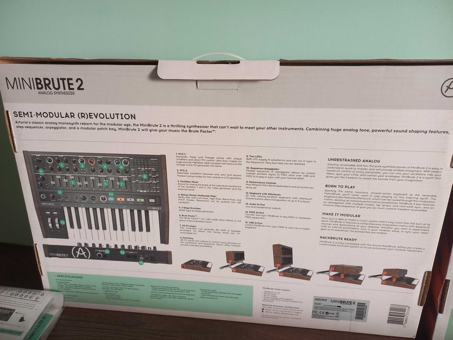 Синтезатор Arturia Minibrute 2