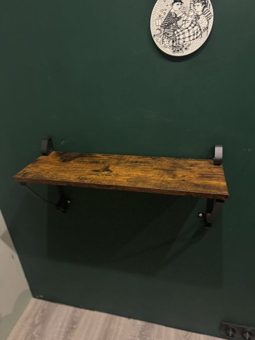 Toaletka z oświetleniem + półki