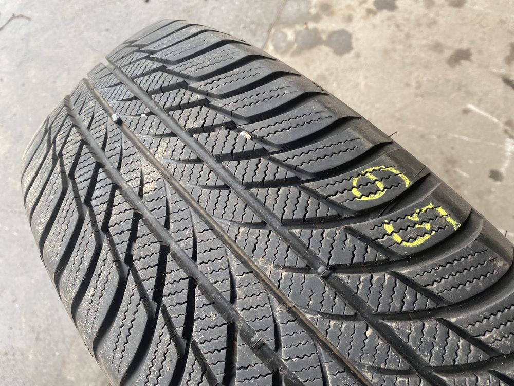 Opona zimowa Bridgestone Blizzak LM001 215/65 R17 1szt. 2019r.