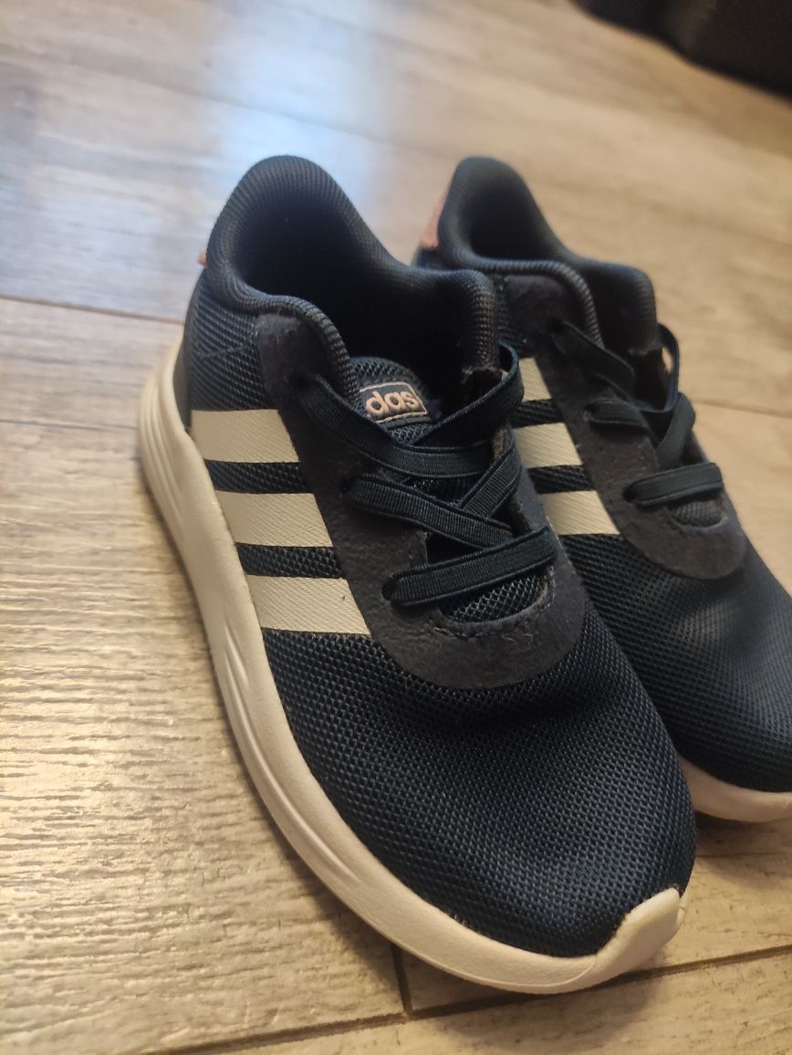 buty dla dziewczynki firmy adidas