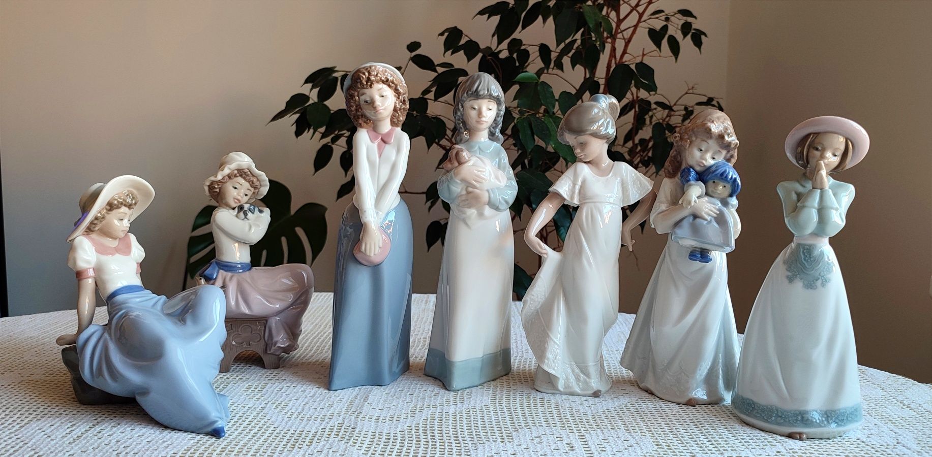 Статуетки колекційні "Дівчатка" NAO by Lladro, Іспанія
