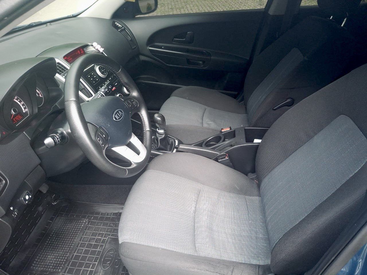 Kia  Ceed    2010
