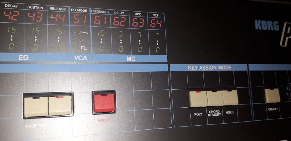 Korg Poly 61 bardzo ładny i zadbany.