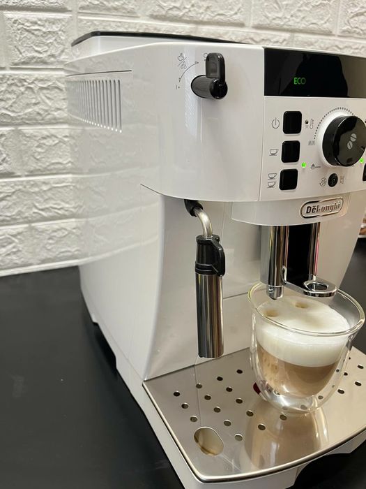 Кавомашина/кавоварка Delonghi Magnifica s, ecam 22.110