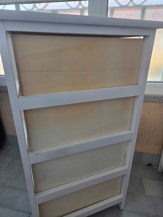 Cómoda/Mesa de cabeceira madeira