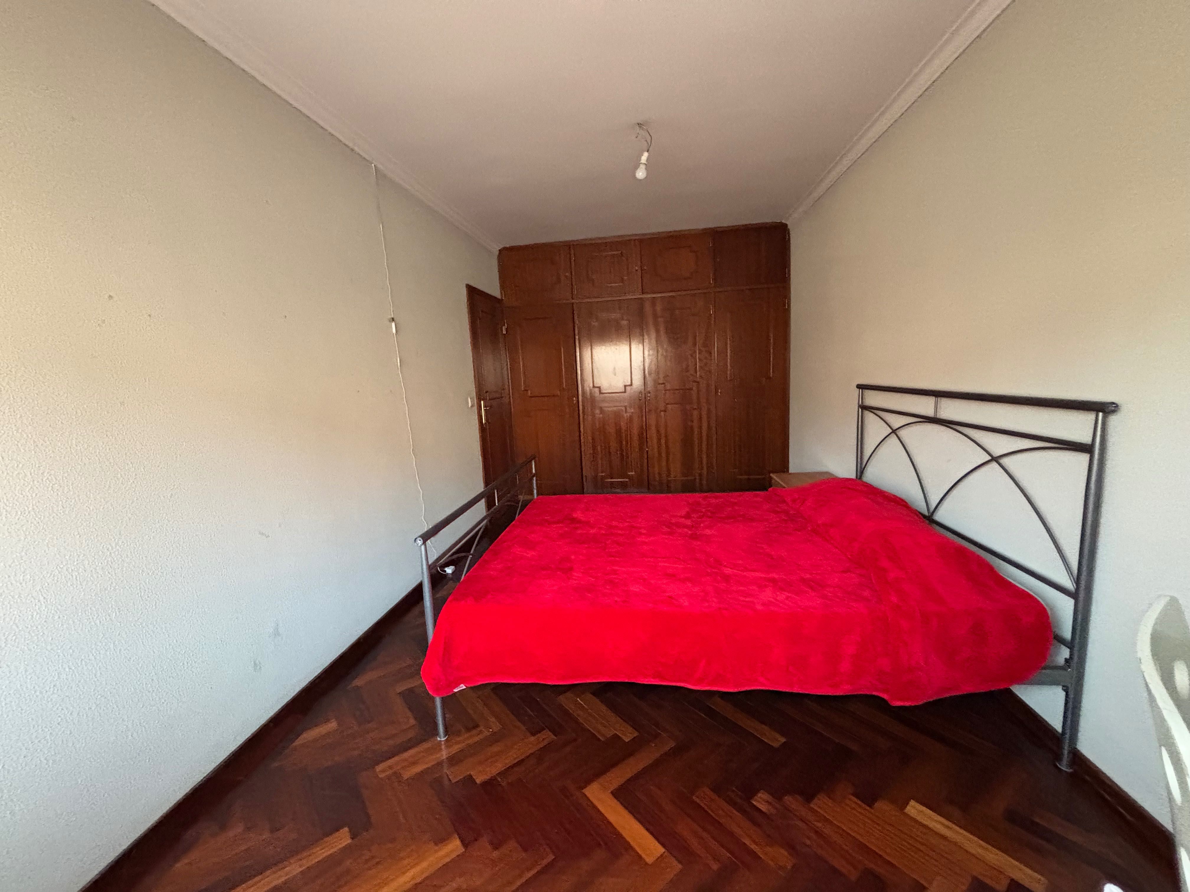 Arrenda-se quarto em T4 no centro de Vila Real