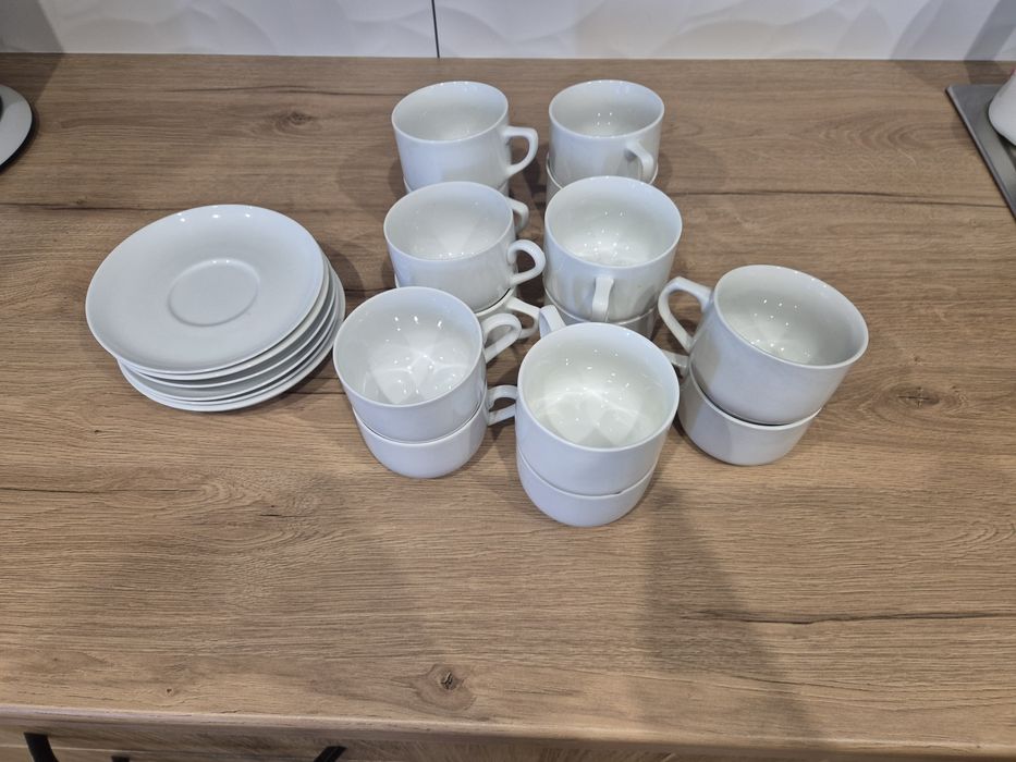 Talerzyki i filiżanki porcelanowe