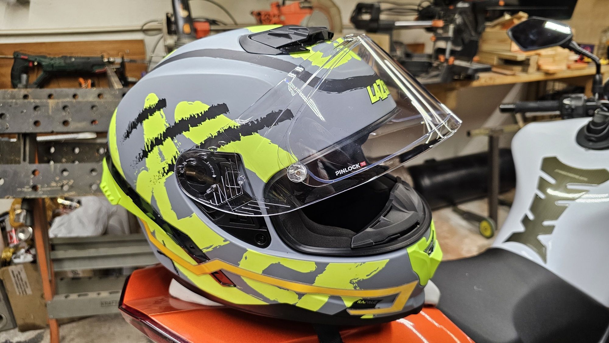 Kask motocyklowy Lazer rafale Evo SR Street fluo, Matt, Poliweglan!