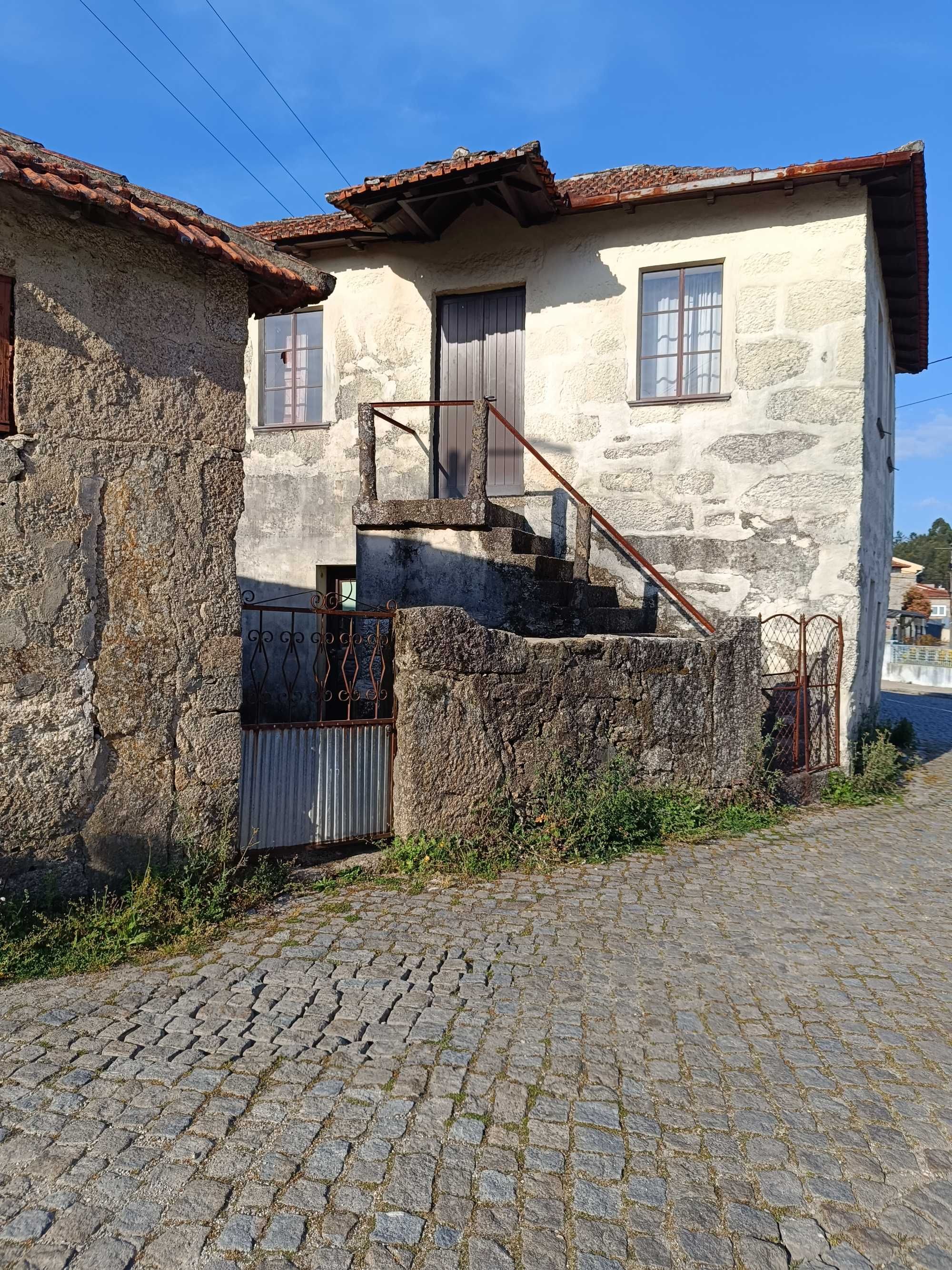 Moradia T3 em Parada de Todeia - Paredes