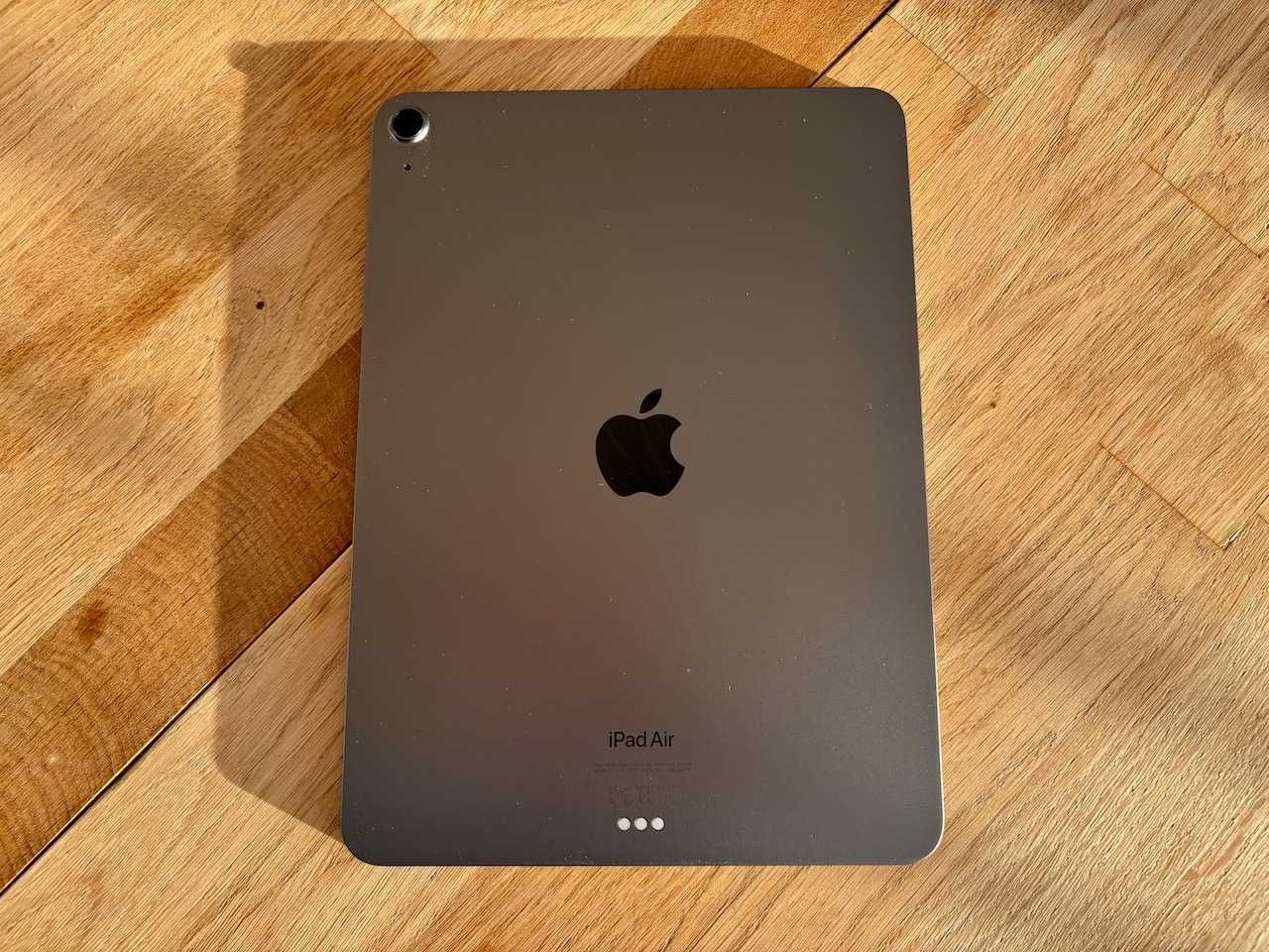 Tablet iPad Air 5 gen 64GB Space Gray idealny