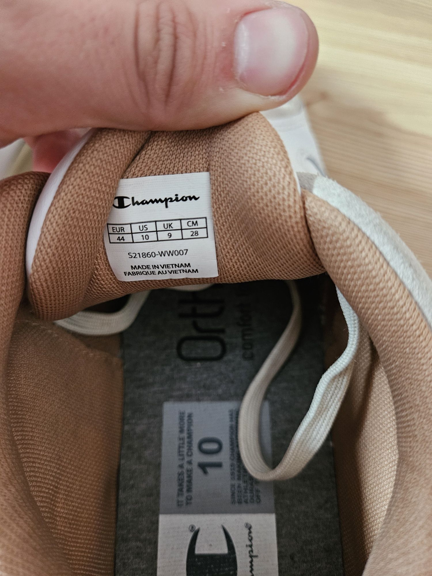 Buty Champion r. 44 S21860 z85 Low białe beżowe