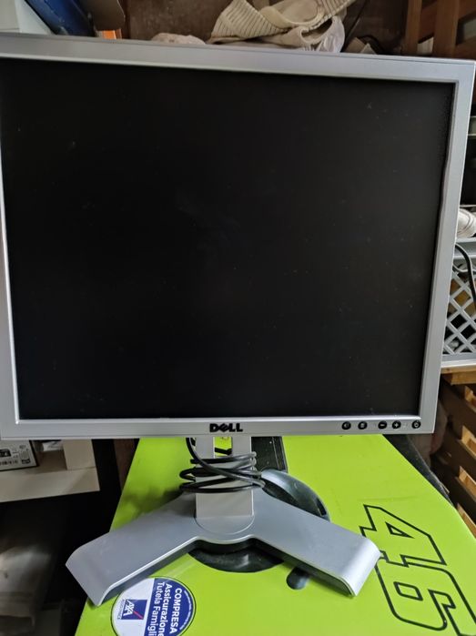 Dois monitores Dell 1908 com pé elevatório