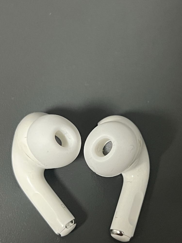 Продам пару AirPods Pro оригінал 100% без зарядного кейса