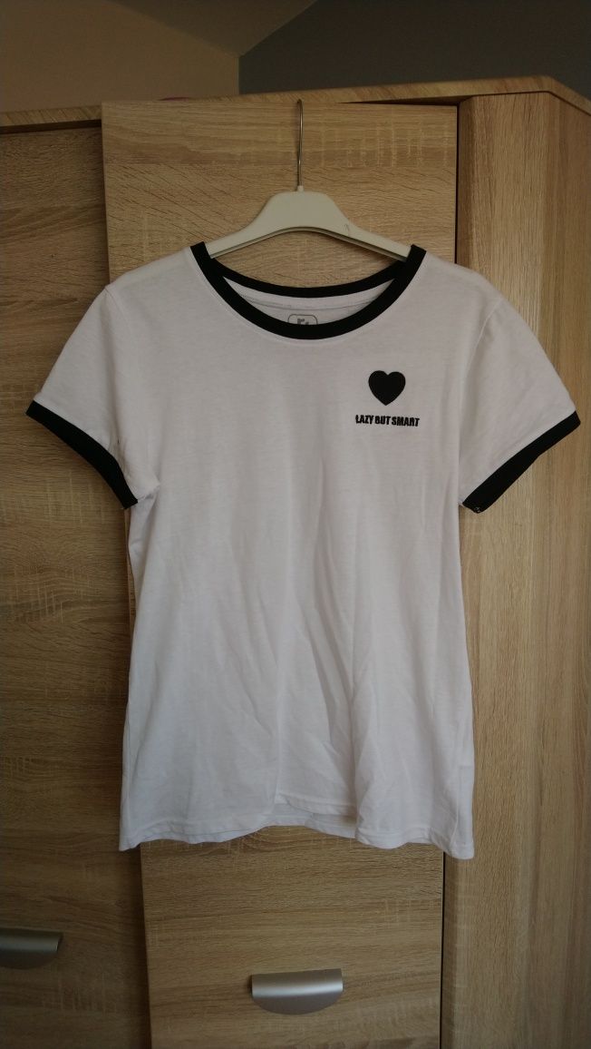 Biały T-shirt dziewczęcy z czarnymi ściągaczami Reporter Young r. 164