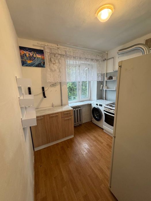 Оренда 2-х кімнатна в центрі.