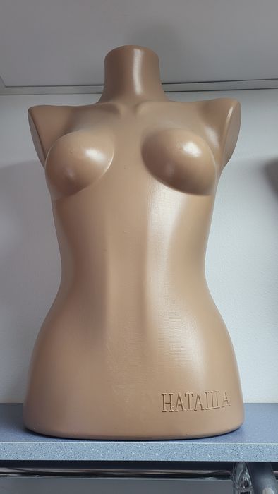 Продам чоловічі та жіночі манікени та вішалки