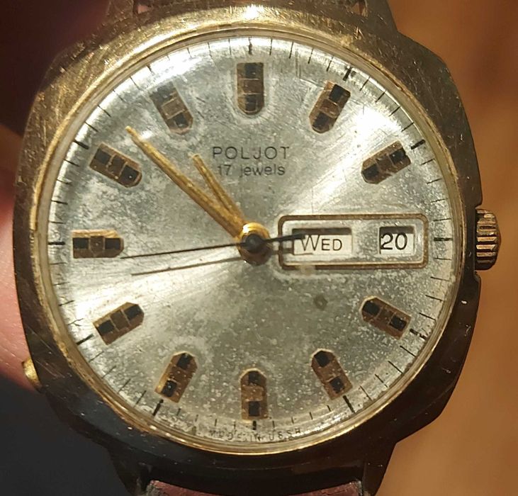 Zegarek Poljot "17 jewels" to radziecki, mechaniczny zegarek