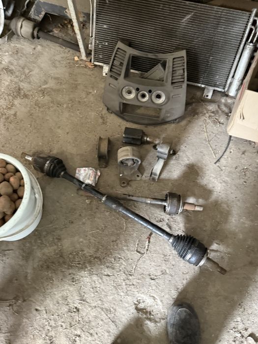 Запчастини міцубіши грандіс