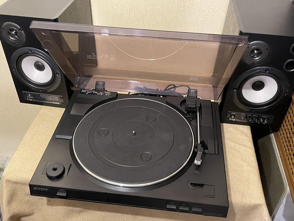 Автоматический проигрыватель винила SONY PS-LX250 + акустика
