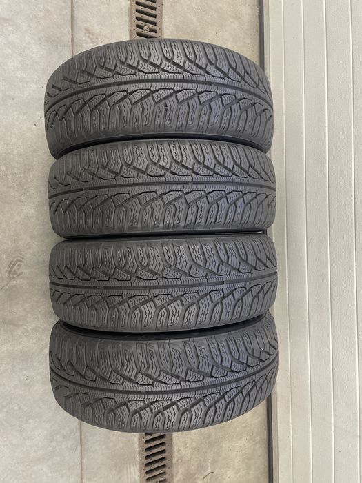 Komplet Opon zimowych 195/55 R16 Uniroyal