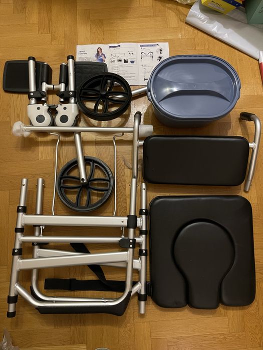 Інвалідний візок , крісло для душу з санітарним обладнанням