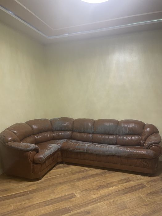 Продам диван, б/у, требует перетяжки, была экокожа, французская раскл