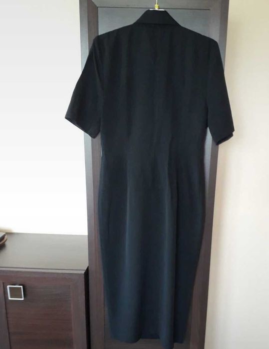 Czarna sukienka dwurzędowa retro