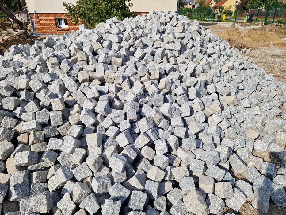 Kostka kamienna granitowa poniemiecka nowa kruszywa  grys dalmatyńczyk