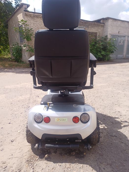 Електро каляска для людей кому тяжко пересуватись