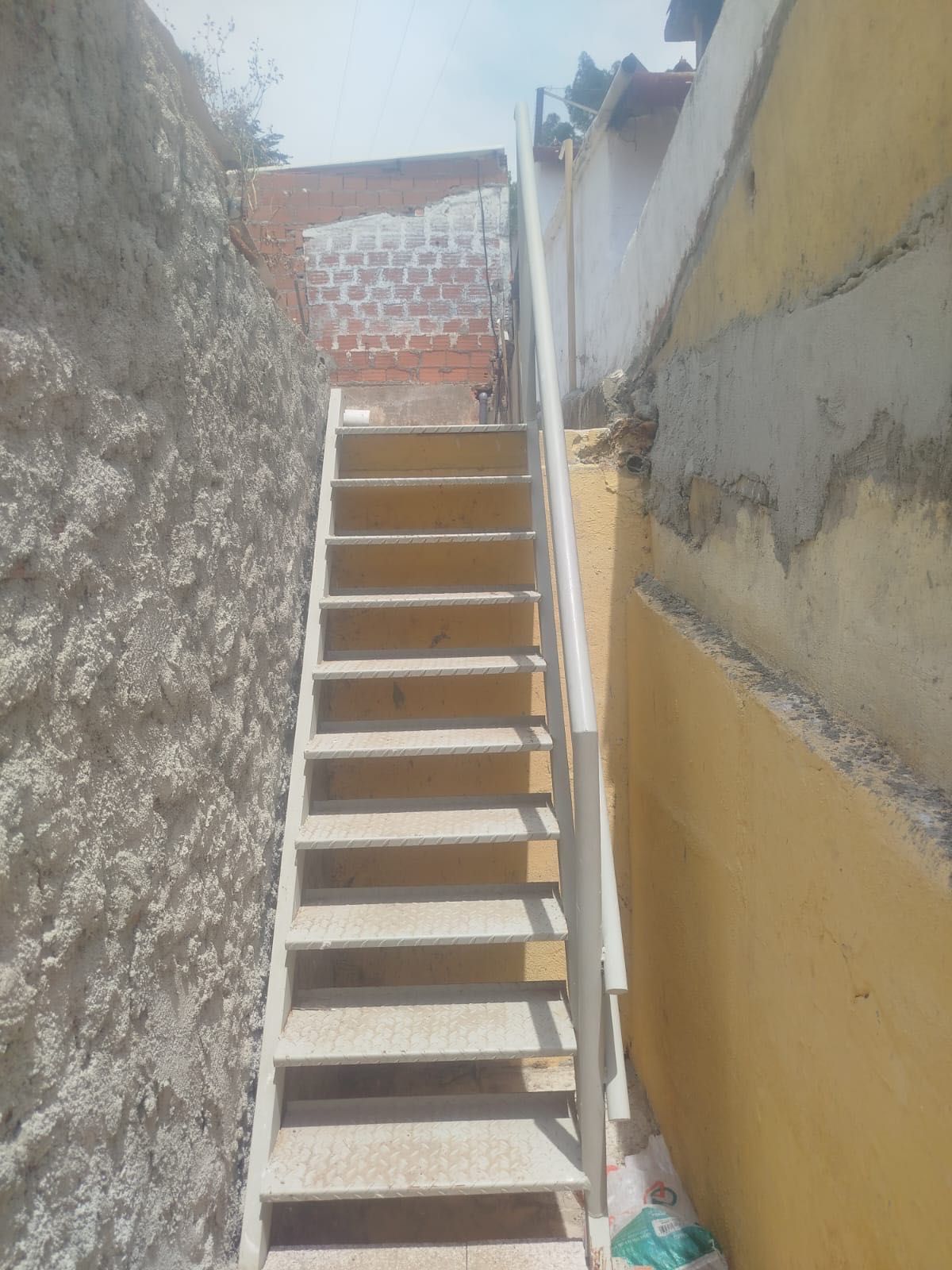 Vendo escadas, usadas