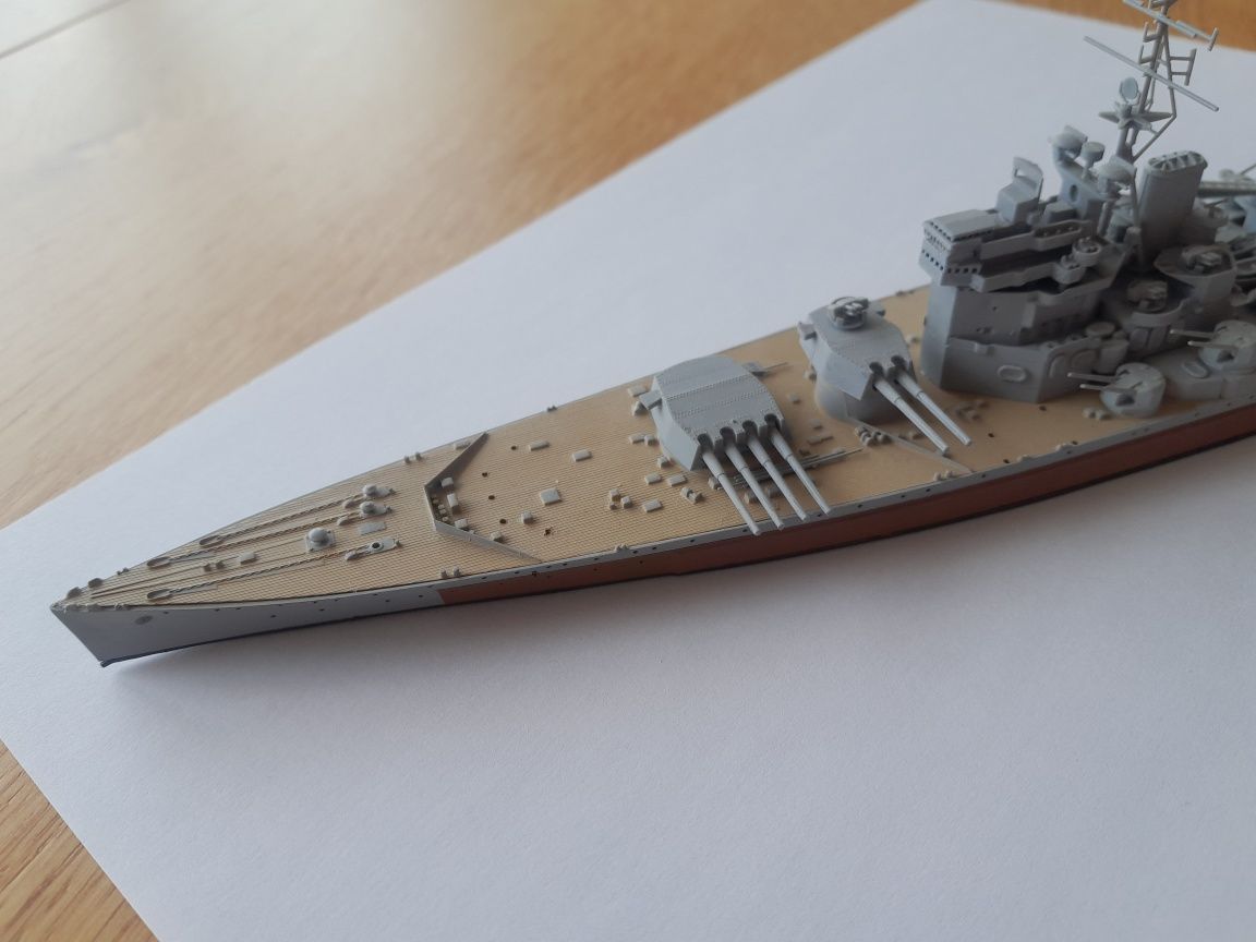 1/700 King George V -model sklejony pomalowany